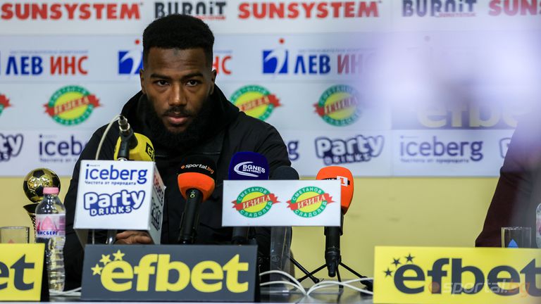 Нападателят на ЦСКА София Дюкенс Назон получи награда за