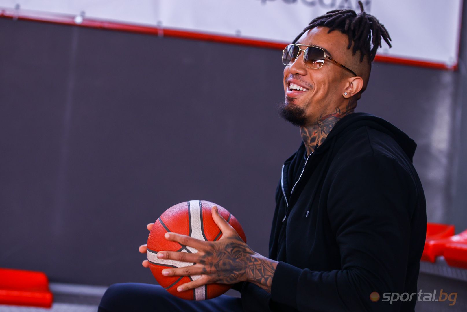  Sportal.bg разкрива: 40 неща, които не знаете за Зейн Ноулс 