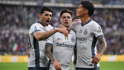  Интер приключи съвършената си седмица с триумф под дъжда в Торино и продължава да притиска Наполи 