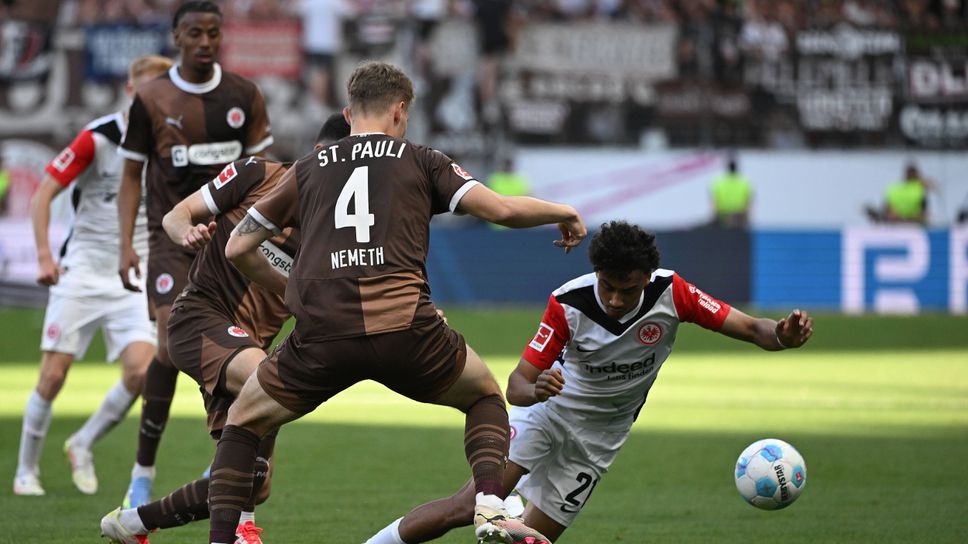 Айнтрахт Франкфурт и Санкт Паули завършиха 2 2 в атрактивен мач