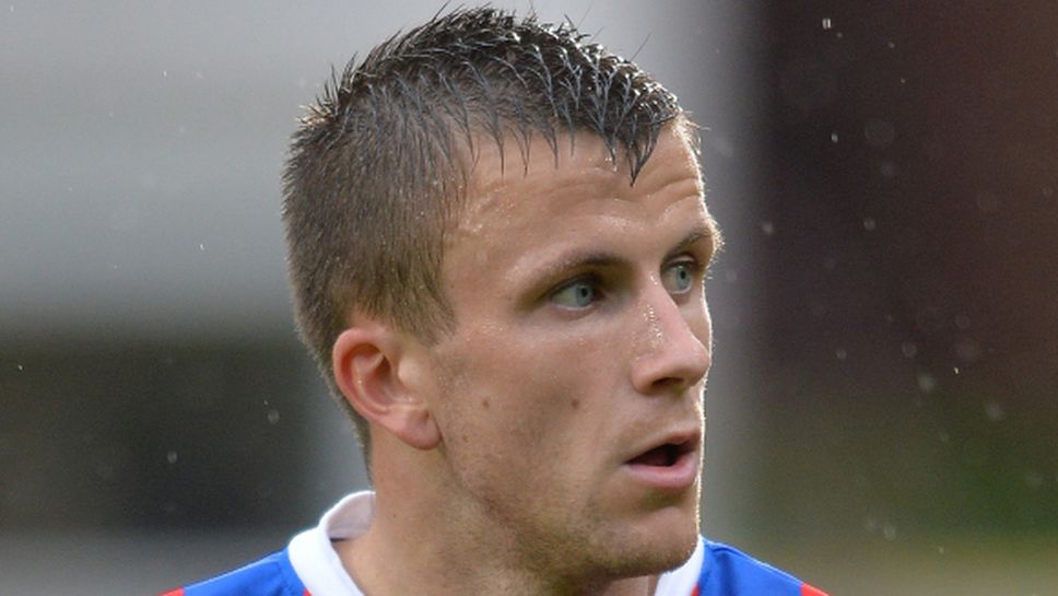 Играч наби собствения си треньор заради смяна