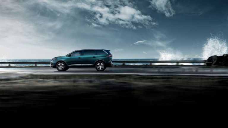 Peugeot на Автосалона с новия автомобил на Макрон и първенеца в Европа за 2017