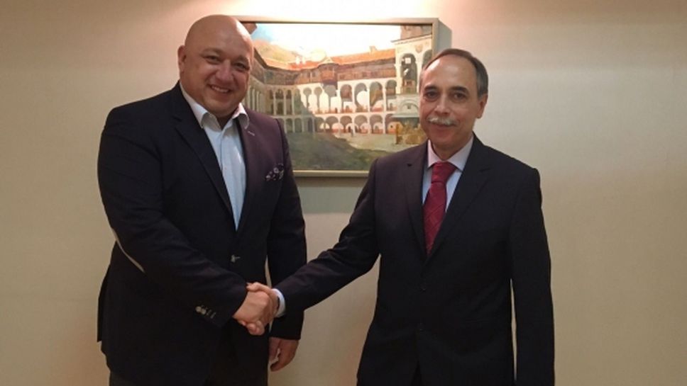 Министър Кралев и българският посланик в Русия проведоха работна среща в Москва