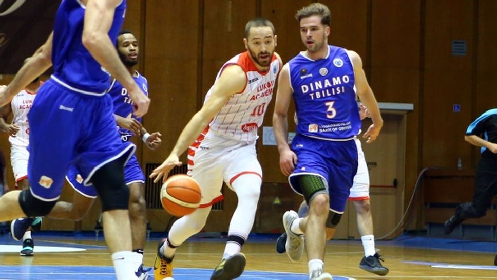 Лукойл издържа срещу Динамо (галерия)