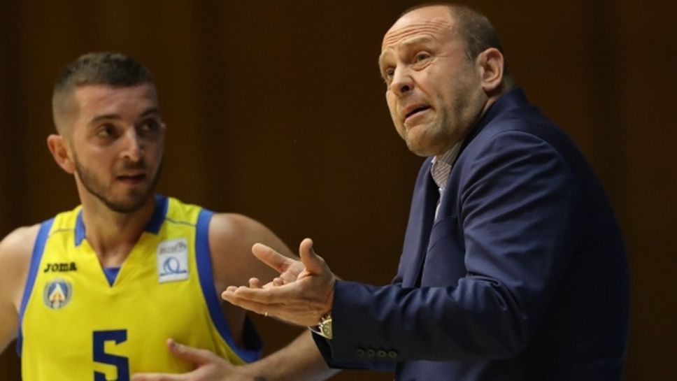 Гонят Тити при труден "син" успех (галерия)