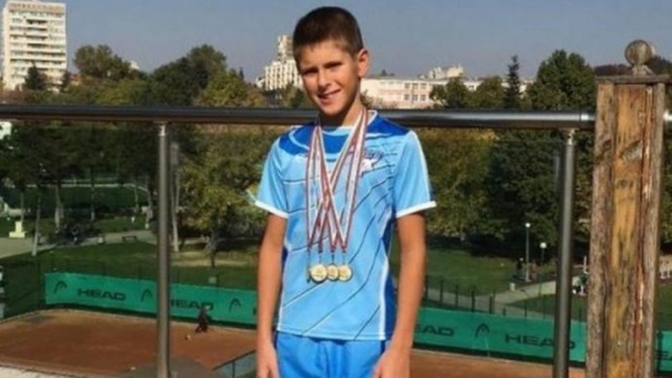 Бургаски математик обра златните медали на плувен турнир