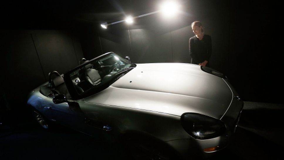 BMW Z8 на Стив Джобс е оценен на $400 хил., идва с... Motorola