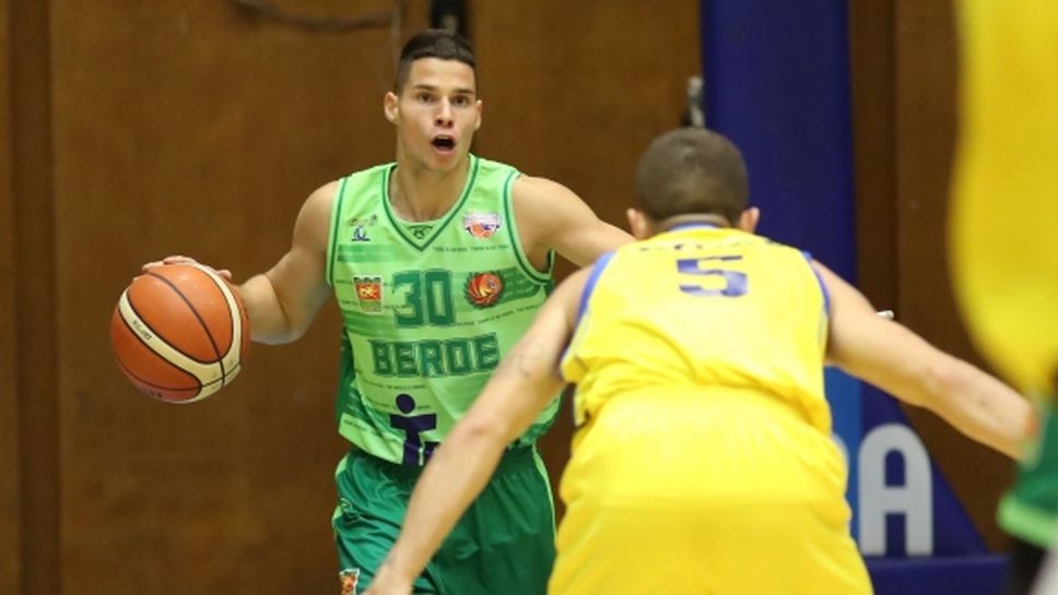 Берое продължава без грешка след обрат в София (галерия)