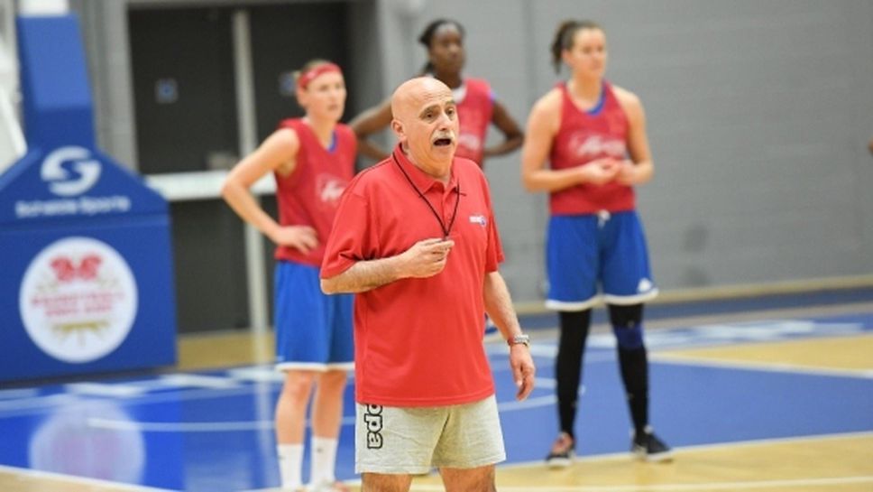 Англия гласува доверие на бивш селекционер на България