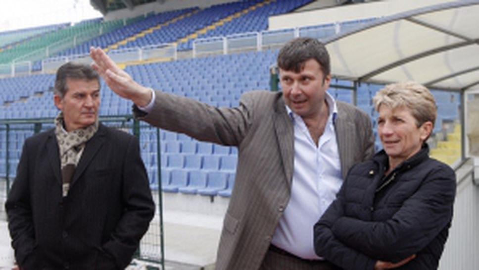 Министър Даниела Дашева инспектира стадион "Васил Левски"