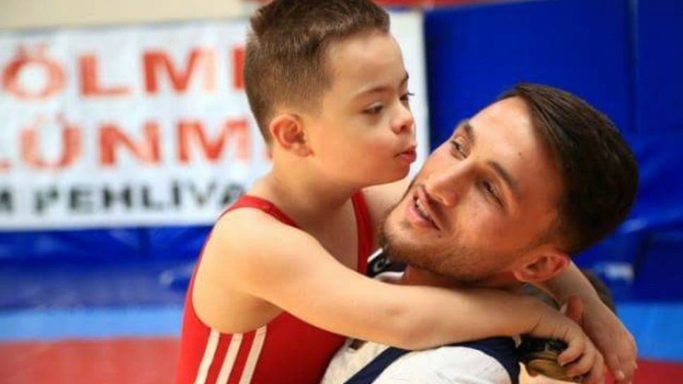 8-годишен борец със синдром на Даун се превърна в герой в Турция