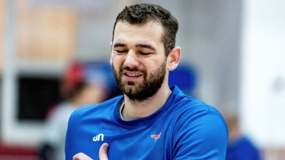 Маринов не стигна на Стяуа