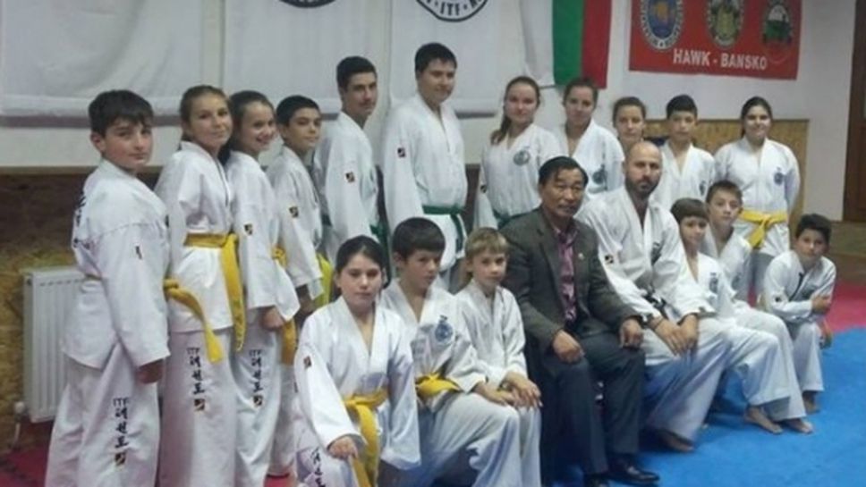 Корейски супермайстор изпитва таекуондисти в Банско