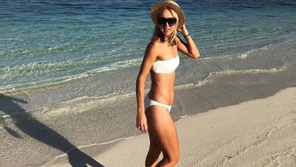 Елена Веснина с горещ танц по бански (видео)