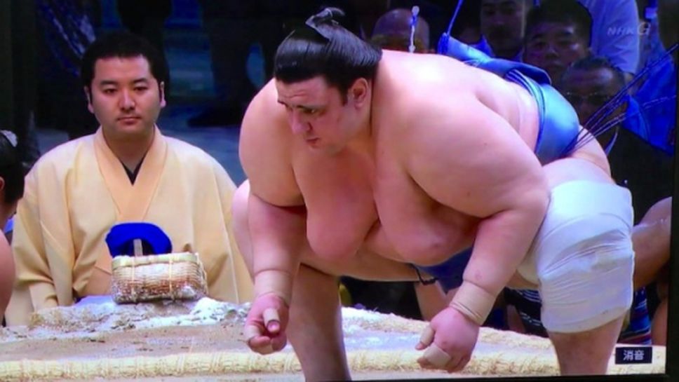 Аоияма с втора поредна загуба във Фукуока