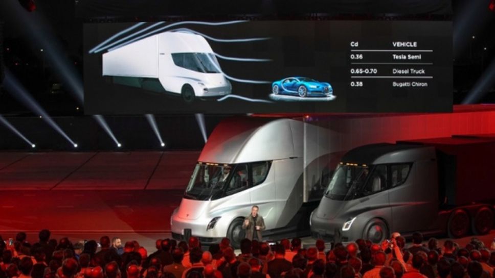 Tesla представи "нереалния" ел. камион и най-бързата изненада в света (видео)