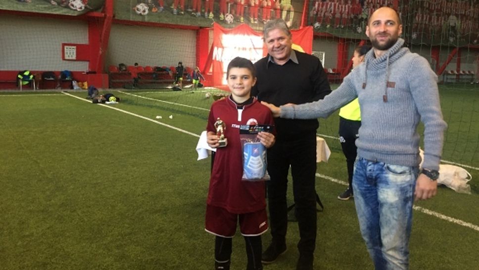Синът на Валери Божинов стана голмайстор на детски футболен турнир