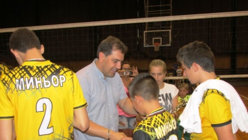 Отбелязват 95 години волейбол в Перник с турнир за момчета