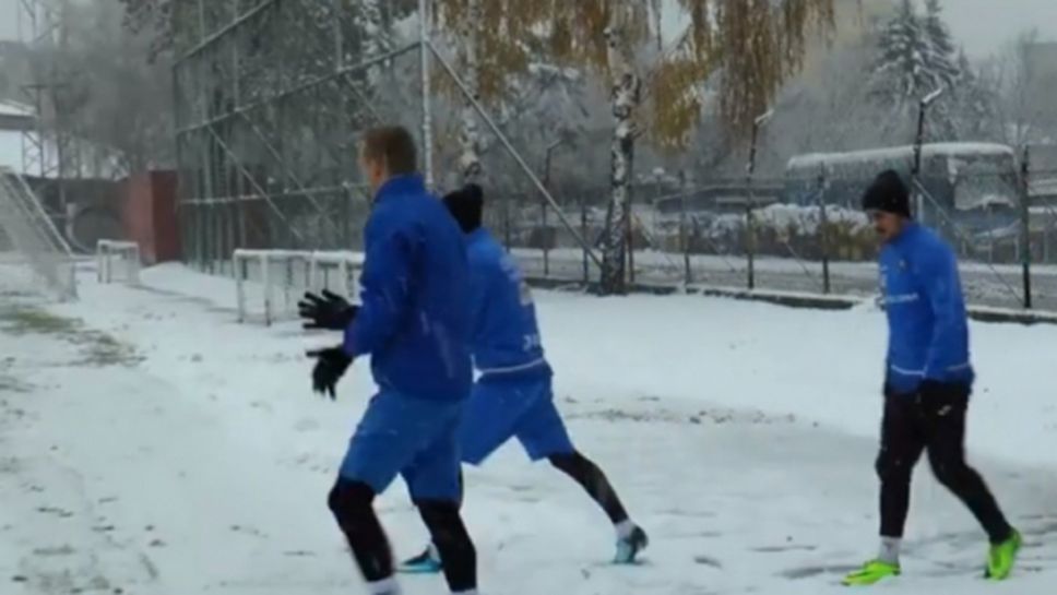 Левски тренира на снега на "Герена"