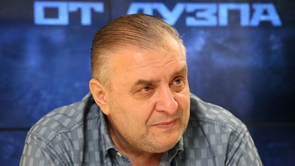 Дучето: Първо трябва да се плати емблемата, а после да дават базата