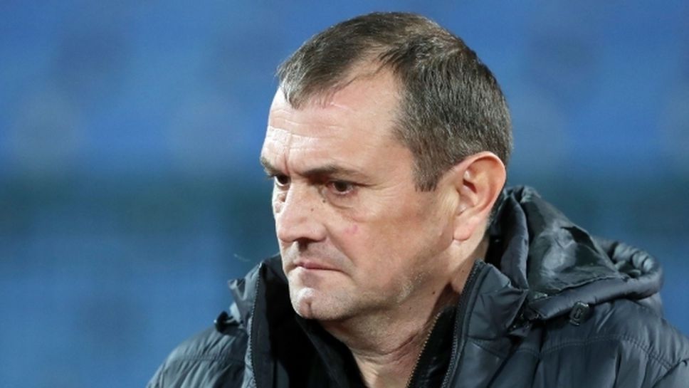 Треньорът на Славия се нахвърли на Левски, подиграва се на играта на "сините"