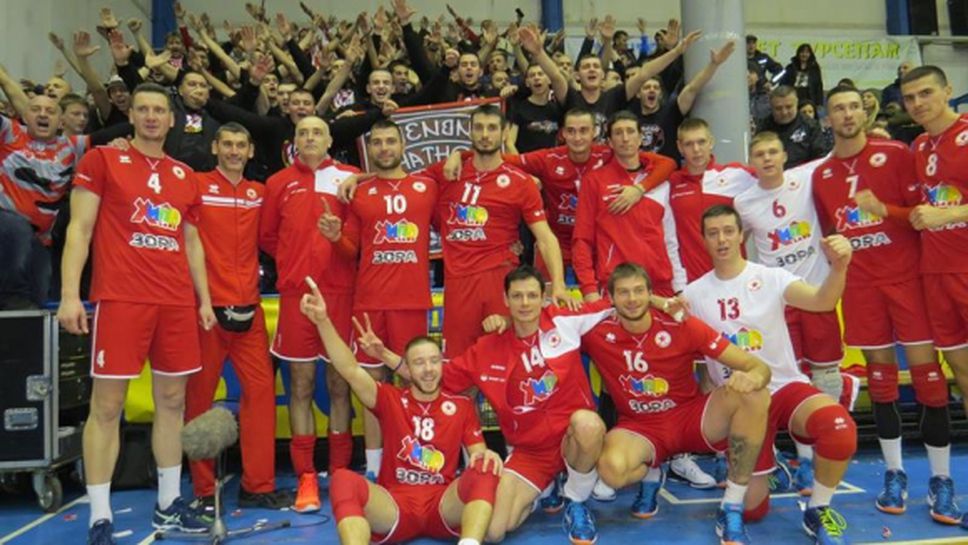 Волейболистите на ЦСКА празнуваха заедно с феновете в зала "Младост" (снимки + видео)