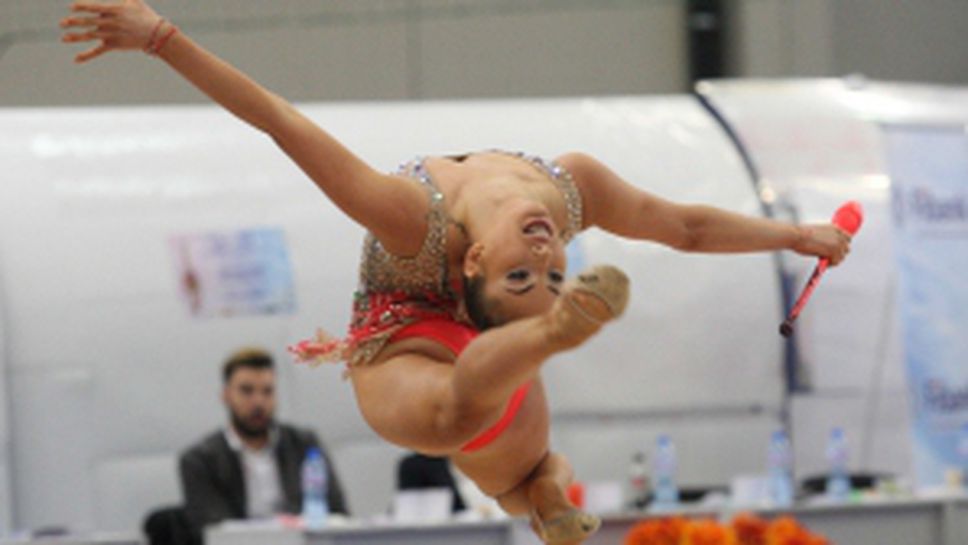 Националките по художествена гимнастика представиха новите си съчетания