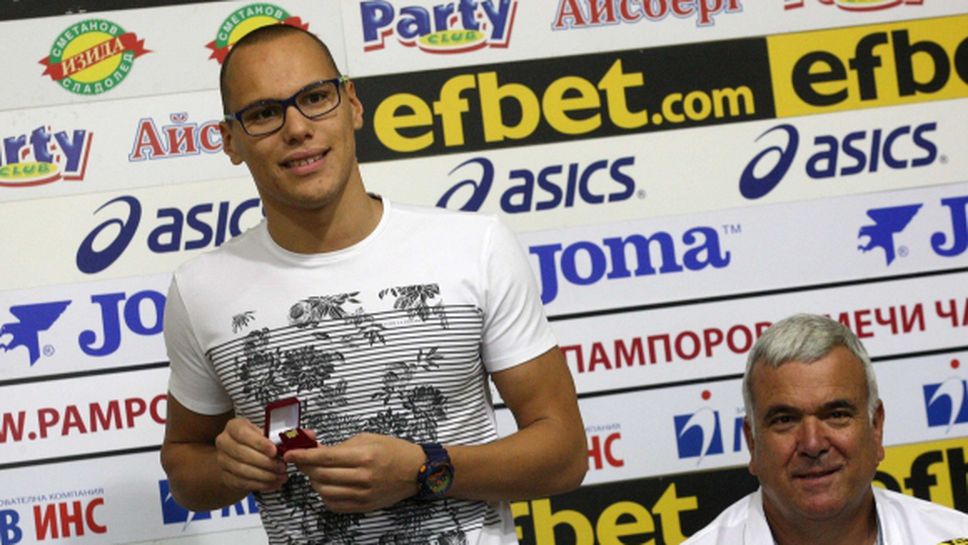 Антъни Иванов е плувец на годината