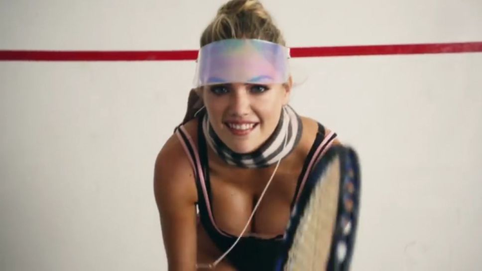 Кейт Ъптън играе тенис по трико (снимки + видео)