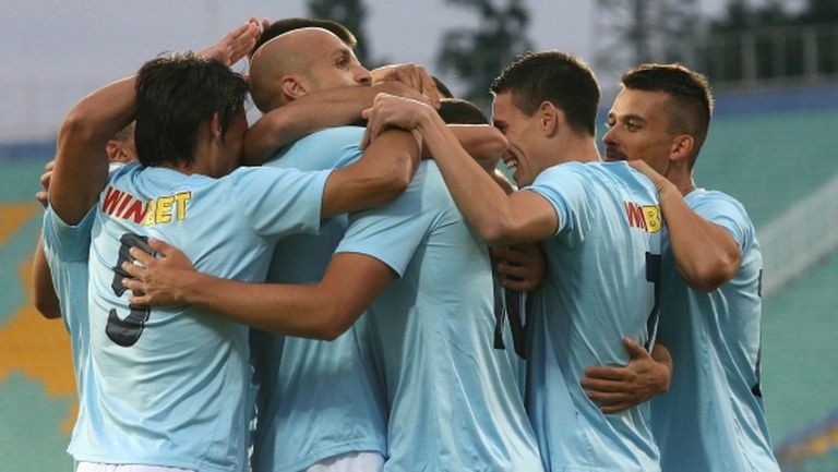 Дунав излиза срещу Стойчо Младенов