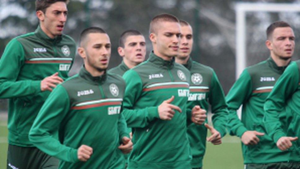 Младежките национали направиха официалната си тренировка на базата в Бояна