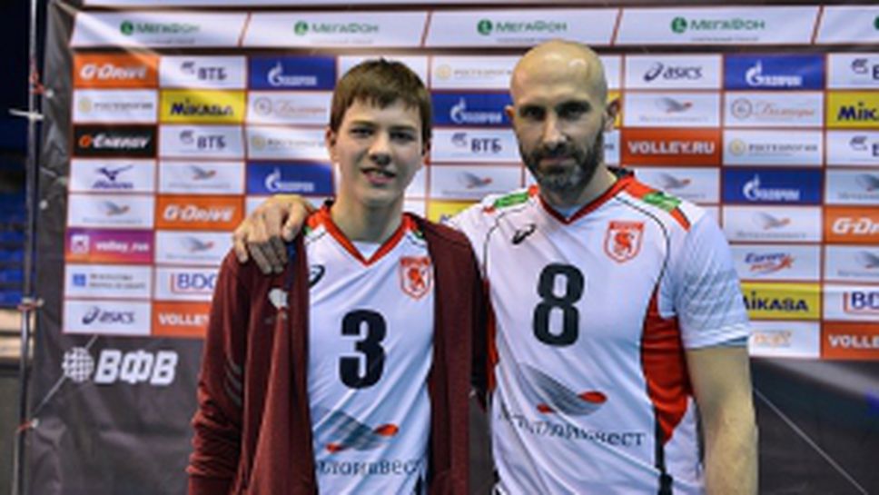 Баща и син заедно в игра! Сергей Тетюхин (41) и синът му Павел Тетюхин (16) играха за Белогорие срещу Зенит