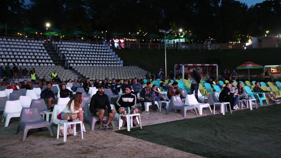 Фенове се събраха на стадион Юнак за да гледат Европейското първенство по футбол