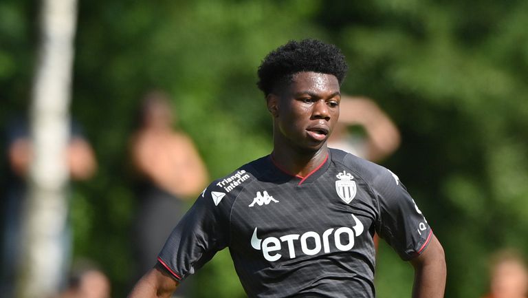  Чуамени е четвъртият най-скъп в историята на Реал 