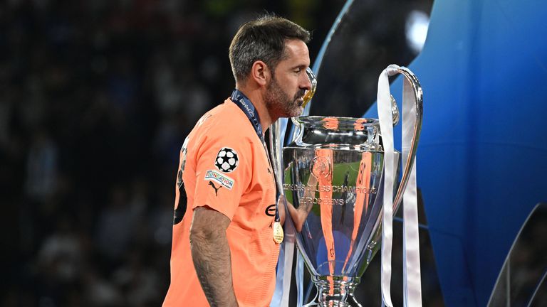 Третият вратар на Манчестър Сити Скот Карсън снощи за втори