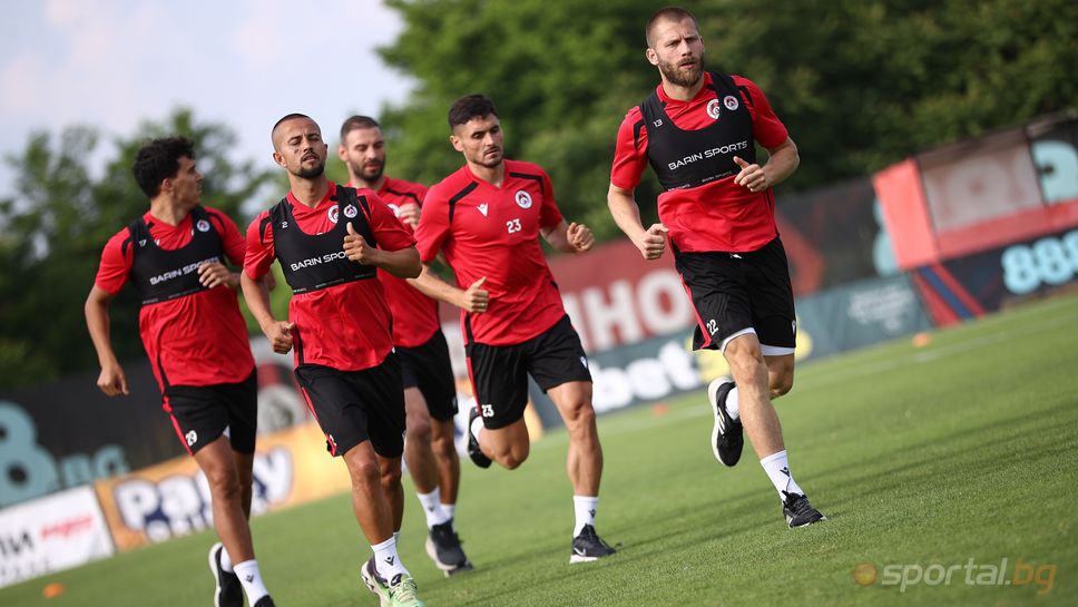 Крило от Англия пристигна на проби в Локомотив (Сф)