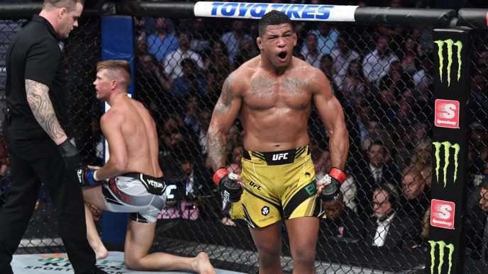 Гилбърт Бърнс победи Стивън Томпсън с решение