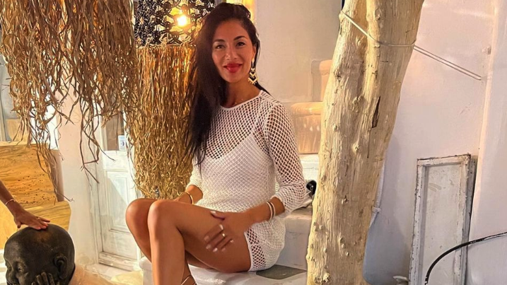 Бившата на Гришо пръска сексапил на гръцки остров