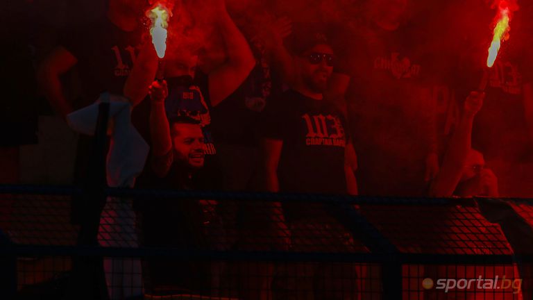Феновете на Спартак Варна проведоха организираното си шествие преди дербито