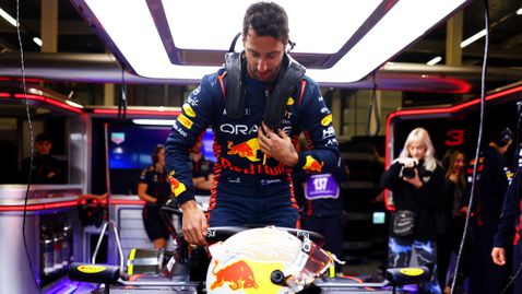 Дани Рикардо се завърна зад волана на болид от Формула 1