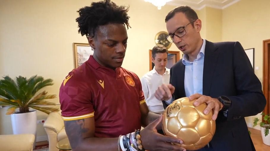 IShowSpeed пристигна в България и се срещна с кмета на София, над 180 000 души гледаха стрийма