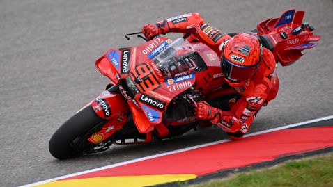 Марк Маркес с ударно начало на уикенда в Германия