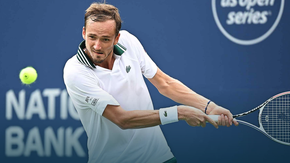 Дъждът помогна на Медведев в Торонто