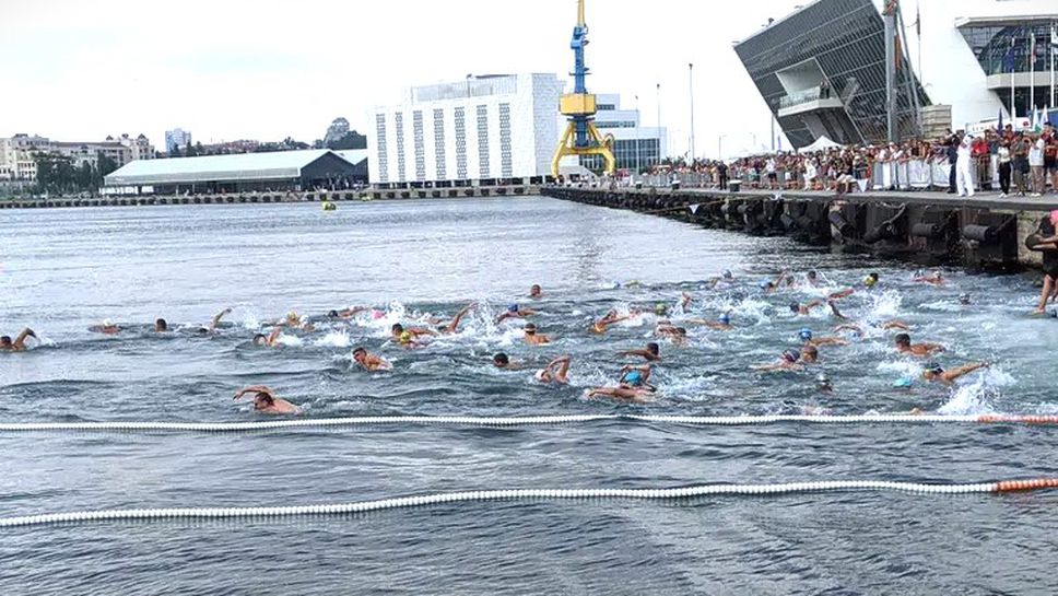 Плувният маратон "Порт-Бургас 2022" с рекорден награден фонд