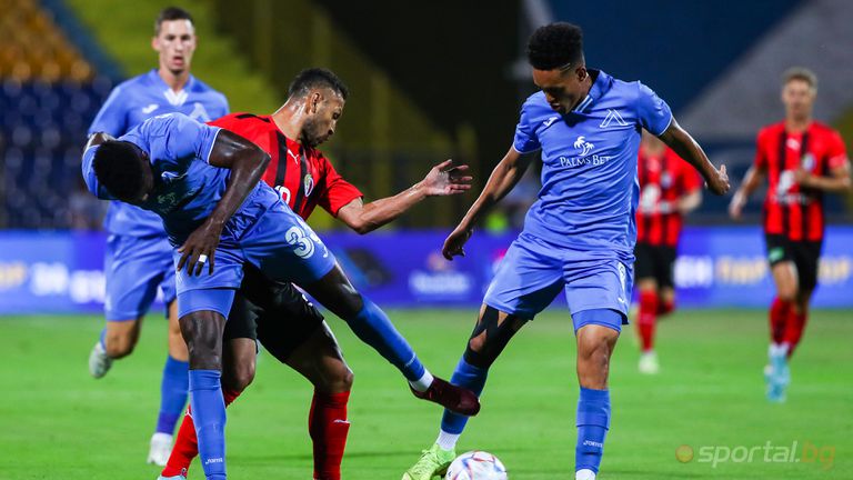 Двама от основните футболисти на Левски Хосе Кордоба и