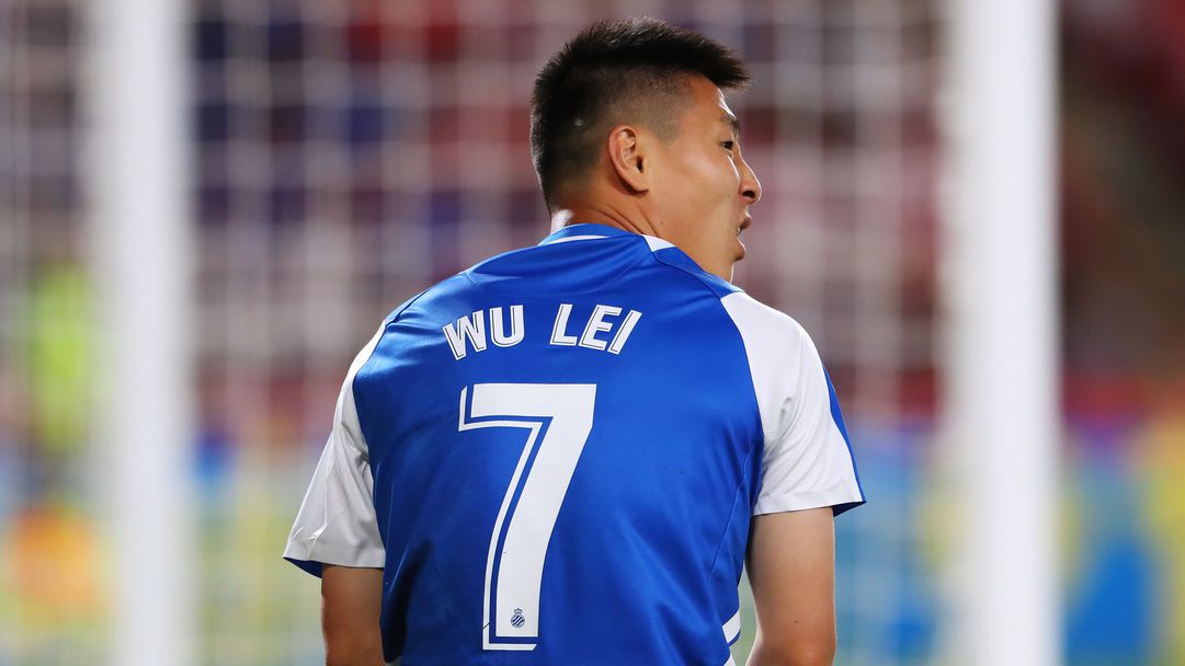 Китайски футболист от Еспаньол се завръща в Шанхай Порт