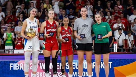  Деница Манолова в 