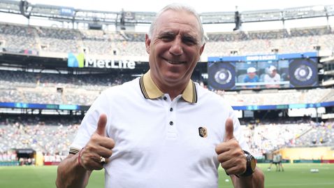 Христо Стоичков с призив към феновете преди благотворителния мега спектакъл в Португалия