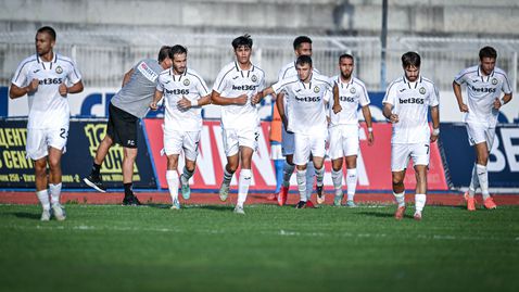 Славия скочи на част от феновете си заради "брутален протест" и "вулгарни нападки", иска извинение