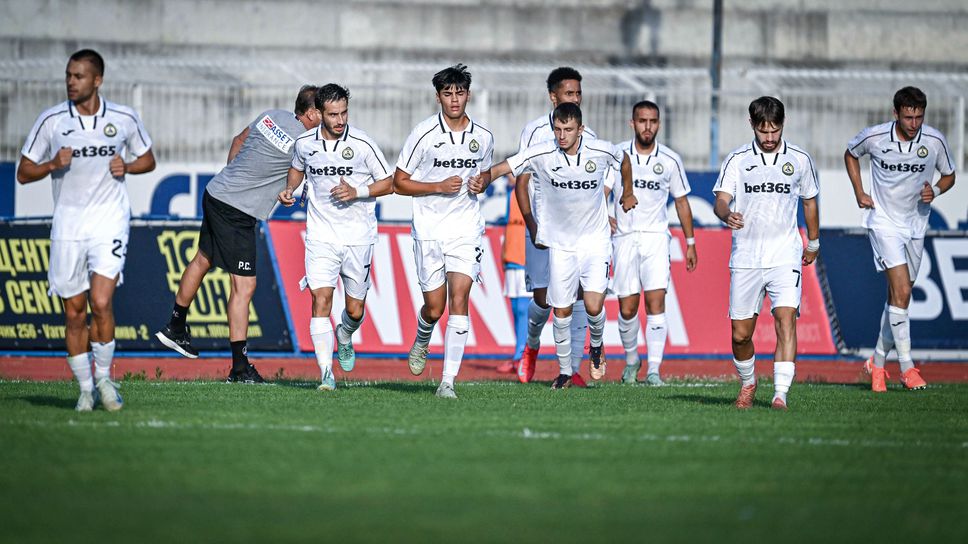 Славия скочи на част от феновете си заради "брутален протест" и "вулгарни нападки", иска извинение